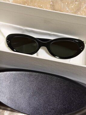 Gentle Monster Cocoa Black Oval Sunglasses Unisex